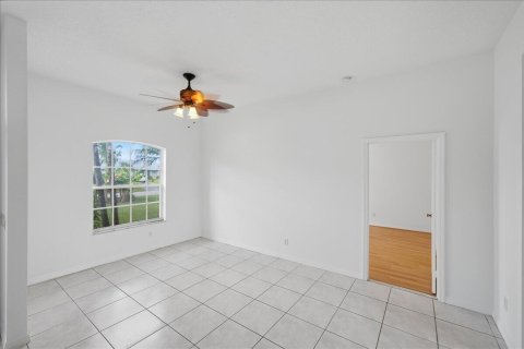 House in Port St. Lucie, Florida 3 bedrooms, 198.07 sq.m. № 2433027 - photo 10