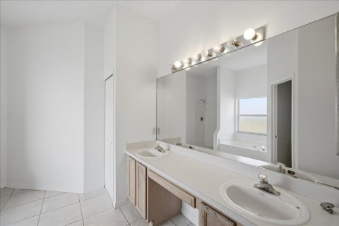 House in Port St. Lucie, Florida 3 bedrooms, 198.07 sq.m. № 2433027 - photo 16