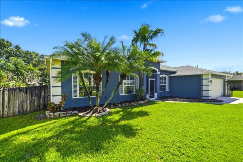 House in Port St. Lucie, Florida 3 bedrooms, 198.07 sq.m. № 2433027 - photo 5