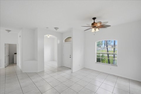 House in Port St. Lucie, Florida 3 bedrooms, 198.07 sq.m. № 2433027 - photo 12