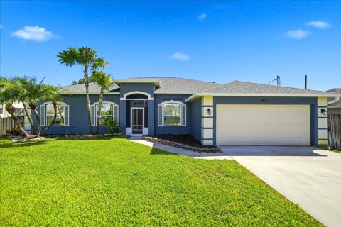 House in Port St. Lucie, Florida 3 bedrooms, 198.07 sq.m. № 2433027 - photo 4