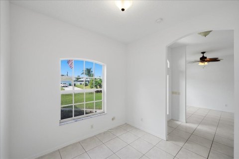 House in Port St. Lucie, Florida 3 bedrooms, 198.07 sq.m. № 2433027 - photo 9