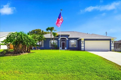 House in Port St. Lucie, Florida 3 bedrooms, 198.07 sq.m. № 2433027 - photo 2