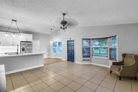 House in Davie, Florida 3 bedrooms, 110.37 sq.m. № 1971667 - photo 5