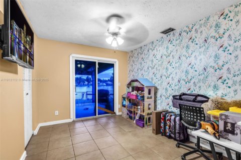House in Davie, Florida 3 bedrooms, 110.37 sq.m. № 1971667 - photo 17