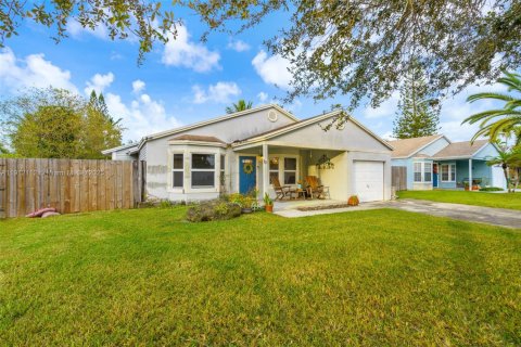 House in Davie, Florida 3 bedrooms, 110.37 sq.m. № 1971667 - photo 21