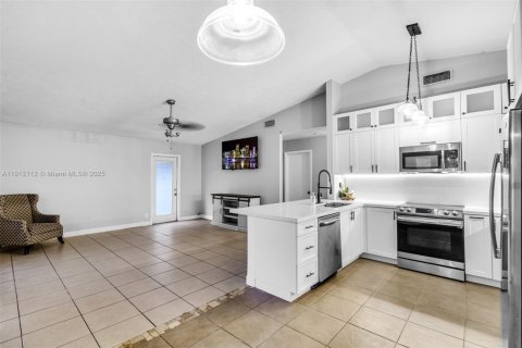 House in Davie, Florida 3 bedrooms, 110.37 sq.m. № 1971667 - photo 9