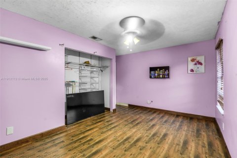 House in Davie, Florida 3 bedrooms, 110.37 sq.m. № 1971667 - photo 16