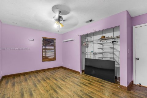 House in Davie, Florida 3 bedrooms, 110.37 sq.m. № 1971667 - photo 15