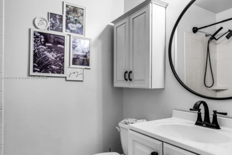 House in Davie, Florida 3 bedrooms, 110.37 sq.m. № 1971667 - photo 11