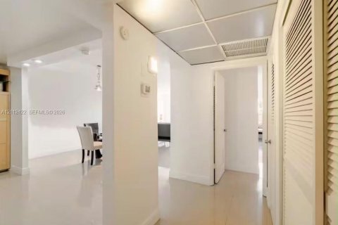 Купить кондоминиум в Санни-Айлс-Бич, Флорида 1 спальня, 93.37м2, № 2432931 - фото 19
