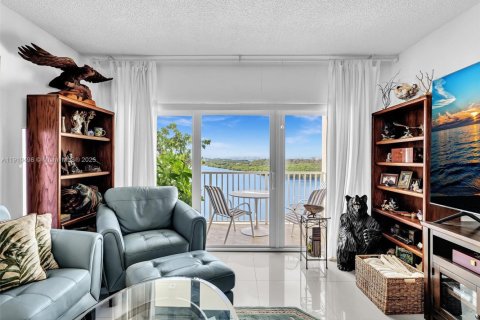 Condominio en venta en Sunny Isles Beach, Florida, 1 dormitorio, 70.79 m2 № 1966658 - foto 3