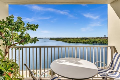 Condominio en venta en Sunny Isles Beach, Florida, 1 dormitorio, 70.79 m2 № 1966658 - foto 4