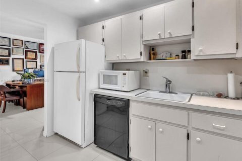 Condominio en venta en Sunny Isles Beach, Florida, 1 dormitorio, 70.79 m2 № 1966658 - foto 14