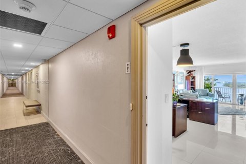 Condominio en venta en Sunny Isles Beach, Florida, 1 dormitorio, 70.79 m2 № 1966658 - foto 6