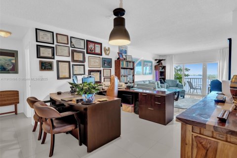 Condominio en venta en Sunny Isles Beach, Florida, 1 dormitorio, 70.79 m2 № 1966658 - foto 9