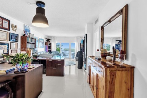 Condominio en venta en Sunny Isles Beach, Florida, 1 dormitorio, 70.79 m2 № 1966658 - foto 8