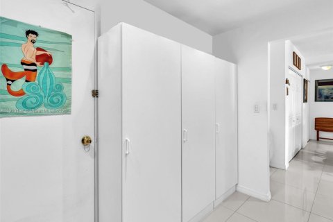 Condominio en venta en Sunny Isles Beach, Florida, 1 dormitorio, 70.79 m2 № 1966658 - foto 16