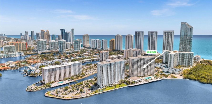 Condominio en Sunny Isles Beach, Florida, 1 dormitorio  № 1966658