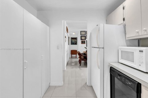 Condominio en venta en Sunny Isles Beach, Florida, 1 dormitorio, 70.79 m2 № 1966658 - foto 15