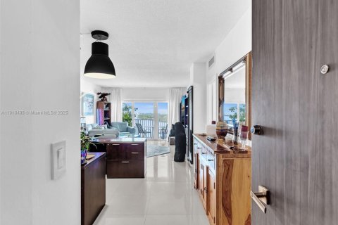 Condominio en venta en Sunny Isles Beach, Florida, 1 dormitorio, 70.79 m2 № 1966658 - foto 7