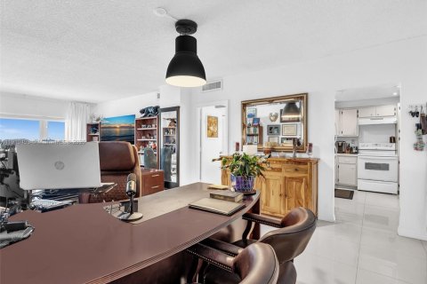 Condominio en venta en Sunny Isles Beach, Florida, 1 dormitorio, 70.79 m2 № 1966658 - foto 10