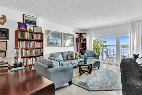 Condominio en venta en Sunny Isles Beach, Florida, 1 dormitorio, 70.79 m2 № 1966658 - foto 21