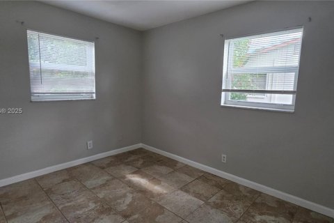 House in Palm Beach Gardens, Florida 4 bedrooms, 111.48 sq.m. № 1953688 - photo 10