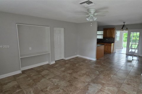 House in Palm Beach Gardens, Florida 4 bedrooms, 111.48 sq.m. № 1953688 - photo 4