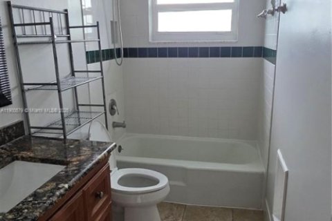 House in Palm Beach Gardens, Florida 4 bedrooms, 111.48 sq.m. № 1953688 - photo 5