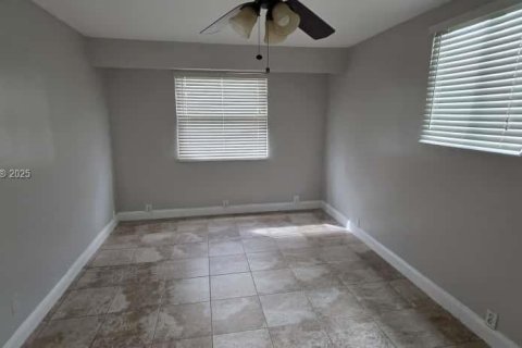 House in Palm Beach Gardens, Florida 4 bedrooms, 111.48 sq.m. № 1953688 - photo 20