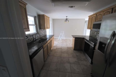 House in Palm Beach Gardens, Florida 4 bedrooms, 111.48 sq.m. № 1953688 - photo 14