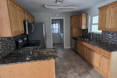 House in Palm Beach Gardens, Florida 4 bedrooms, 111.48 sq.m. № 1953688 - photo 17