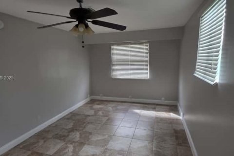 House in Palm Beach Gardens, Florida 4 bedrooms, 111.48 sq.m. № 1953688 - photo 18