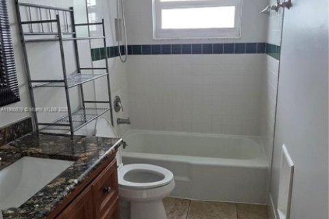 House in Palm Beach Gardens, Florida 4 bedrooms, 111.48 sq.m. № 1953688 - photo 6