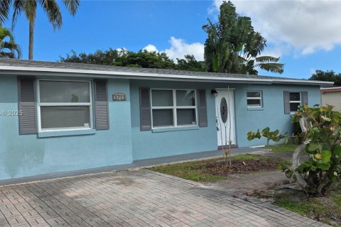 House in Palm Beach Gardens, Florida 4 bedrooms, 111.48 sq.m. № 1953688 - photo 1