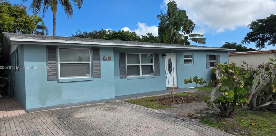 House in Palm Beach Gardens, Florida 4 bedrooms, 111.48 sq.m. № 1953688
