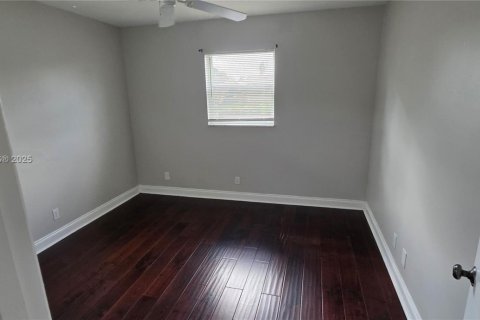 House in Palm Beach Gardens, Florida 4 bedrooms, 111.48 sq.m. № 1953688 - photo 8