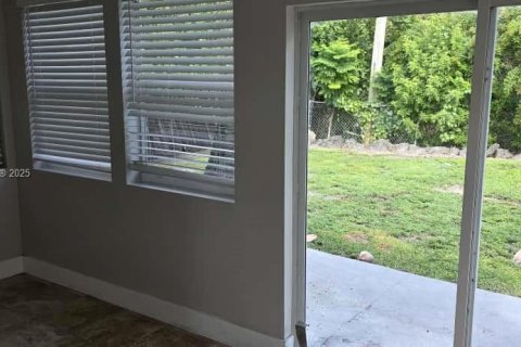 House in Palm Beach Gardens, Florida 4 bedrooms, 111.48 sq.m. № 1953688 - photo 13