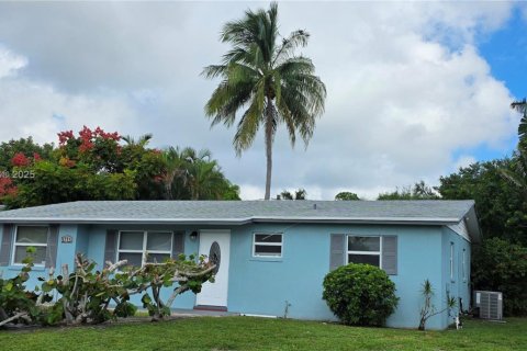 House in Palm Beach Gardens, Florida 4 bedrooms, 111.48 sq.m. № 1953688 - photo 3