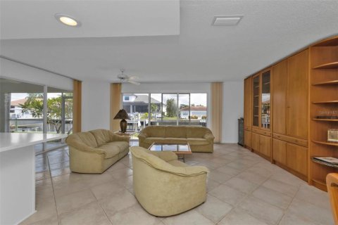 House in Punta Gorda, Florida 3 bedrooms, 181.9 sq.m. № 1827022 - photo 25