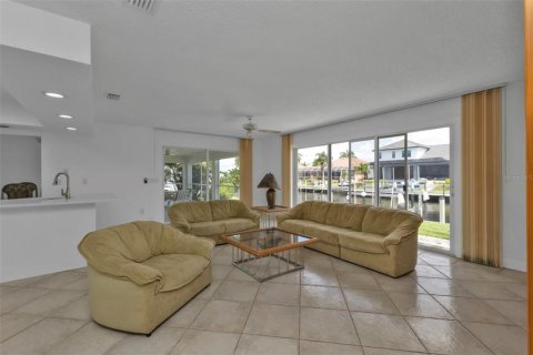House in Punta Gorda, Florida 3 bedrooms, 181.9 sq.m. № 1827022 - photo 26