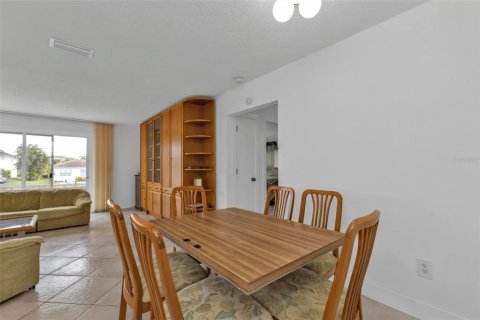 House in Punta Gorda, Florida 3 bedrooms, 181.9 sq.m. № 1827022 - photo 24
