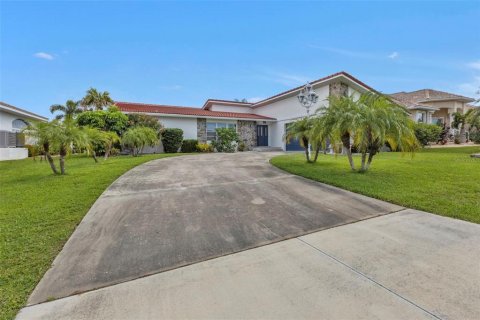 House in Punta Gorda, Florida 3 bedrooms, 181.9 sq.m. № 1827022 - photo 3