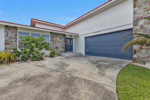 House in Punta Gorda, Florida 3 bedrooms, 181.9 sq.m. № 1827022 - photo 4
