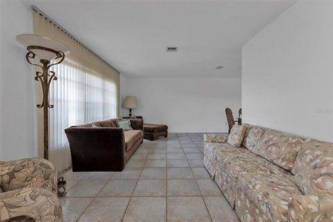 House in Punta Gorda, Florida 3 bedrooms, 181.9 sq.m. № 1827022 - photo 6