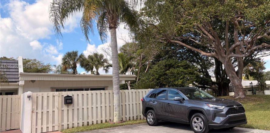 Таунхаус в Майами, Флорида 3 спальни, 130.81м2 № 2026799