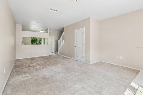 Townhouse in Wesley Chapel, Florida 2 bedrooms, 110 sq.m. № 2197427 - photo 10