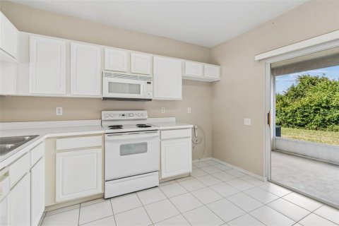 Townhouse in Wesley Chapel, Florida 2 bedrooms, 110 sq.m. № 2197427 - photo 15