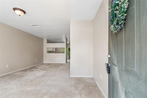Townhouse in Wesley Chapel, Florida 2 bedrooms, 110 sq.m. № 2197427 - photo 8